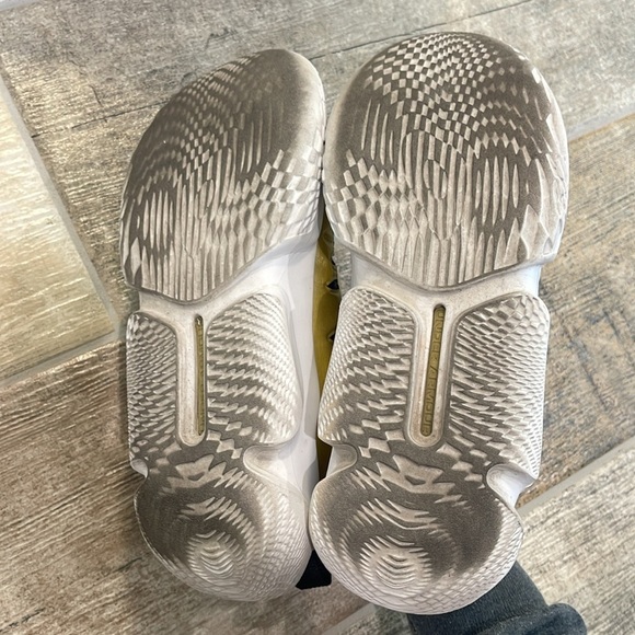 Under Armour Womens UA W Flow Breakthru 4 Black & Gold Basketball Sneakers 7 - Picture 8 of 10